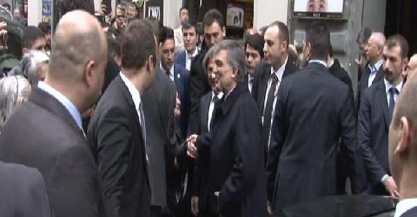 11. Cumhurbaşkanı Abdullah Gül İstiklal Caddesi'nde yürüdü