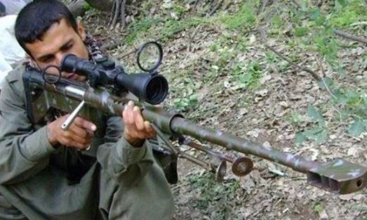 PKK'nın keskin nişancısı silahıyla birlikte teslim oldu