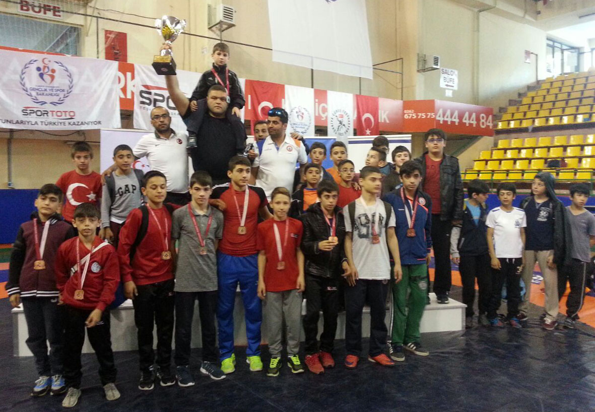 İBB’nin Minik Güreşçileri Türkiye Şampiyonu Oldu