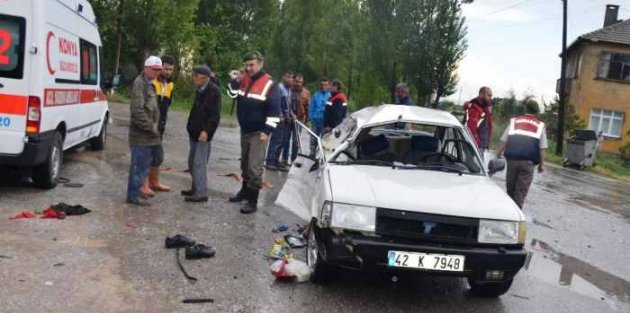 Seydişehir'de trafik kazası: Çekici ile otomobil çarpıştı