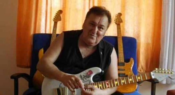 Gitarlar öksüz kaldı: Gitarist Asım Can Gündüz hayatını kaybetti