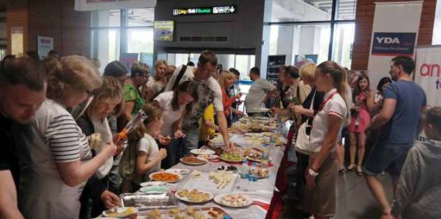 Ukraynalı Turistler Dalaman'da törenle karşılandı