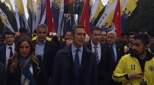 Ali Koç 3 bin Fenerbahçeli ile Anıtkabir'i ziyaret etti