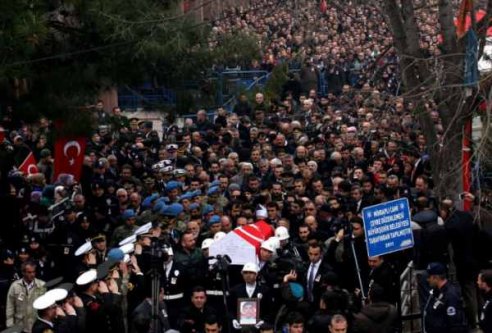 Bursalı polis memuru Hüseyin Akyüz'ü ikizi uğurladı