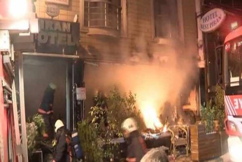 Fatih'te otel yangını güçlükle söndürüldü: Kundakçı yakalandı