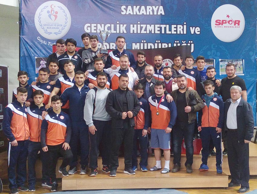 İBB'nin Genç Güreşçileri Türkiye Şampiyonu Oldu