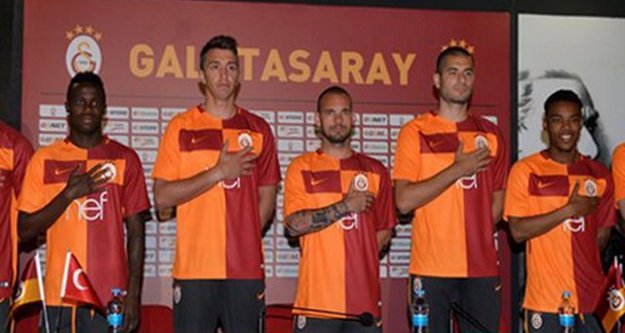 Galatasaray’ın yeni forması tanıtıldı