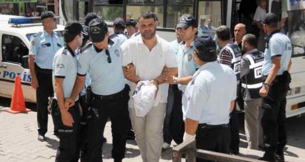 Adana Sarıçam'da öfkeli vatandaş belediyeyi bastı