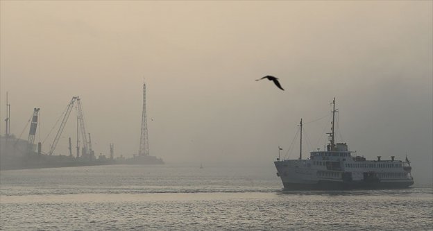 İstanbul'da yoğun sis ulaşımı olumsuz etkiledi