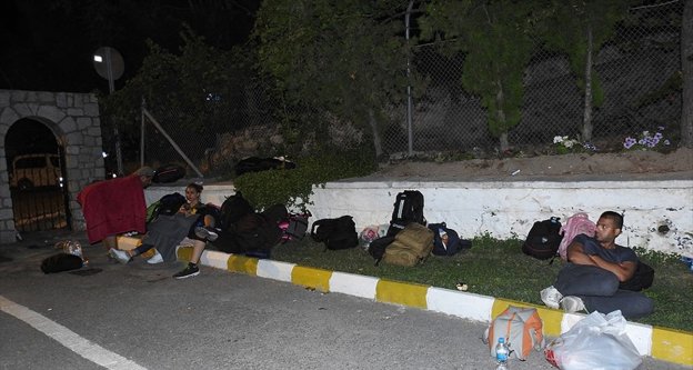 İzmir'de yabancı uyruklu 76 kişi yakalandı