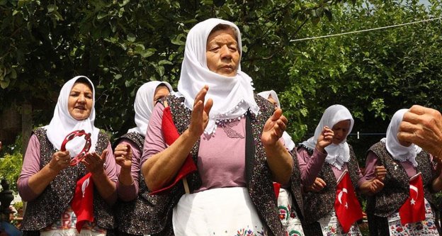 Köylü kadınların türkü aşkı koro kurdurdu 