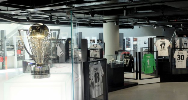 Şampiyonluk kupası Beşiktaş Müze'sinde