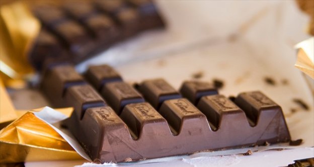Alman polisi 22 ton çikolatanın peşinde