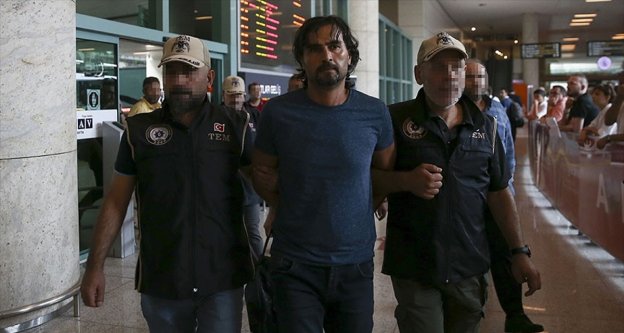 Antalya'da yakalanan FETÖ'cü eski yarbay Ankara'ya götürüldü