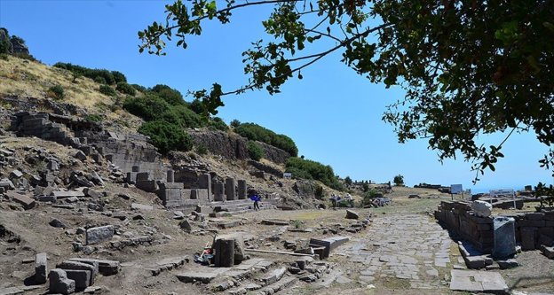 Antik kentte bin 300 yıl önceki depremin izleri