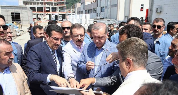 Cumhurbaşkanı Erdoğan, Sarp Gümrük Kapısı'nda incelemelerde bulundu