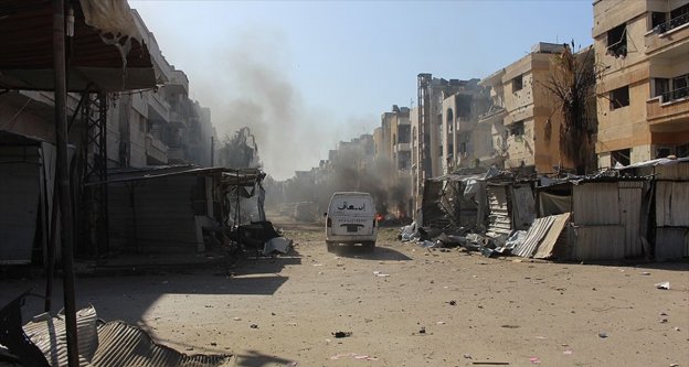Esed rejimi Humus'ta sivilleri vurdu