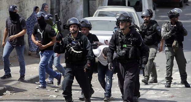 İsrail güçleri 23 Filistinliyi gözaltına aldı 
