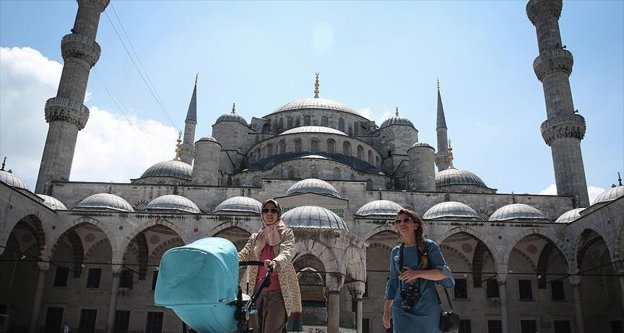 İstanbul'a ilk 6 ayda 4 milyon 385 bin turist geldi 
