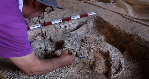 Karain Mağarası'nda 350 bin yıllık kemik parçaları bulundu
