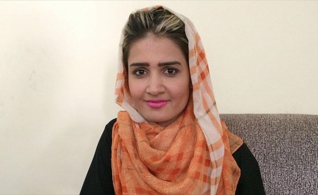 Afgan kadın oyuncunun meslek aşkı engel tanımıyor