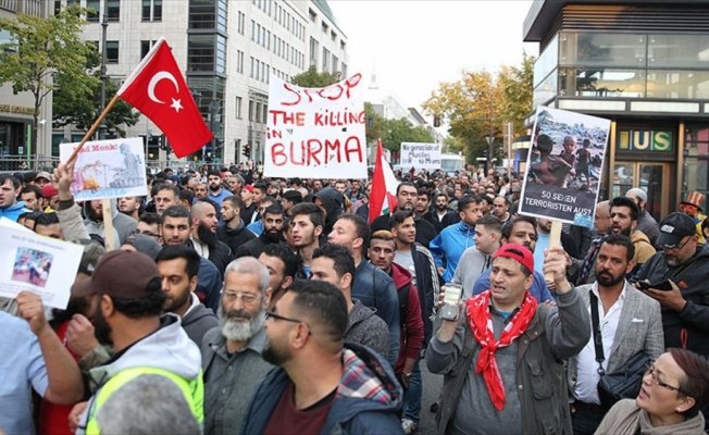 Almanya’da Arakan’daki Müslümanlara yapılan saldırılar protesto edildi