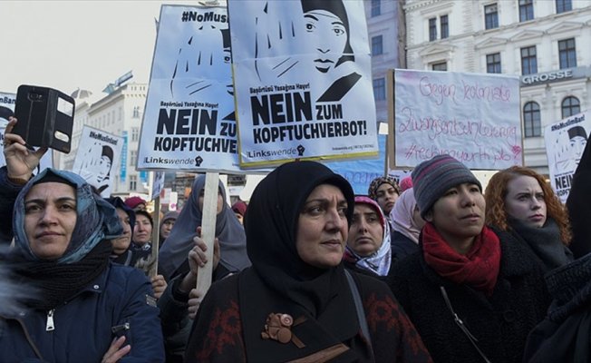 Avrupa'da Müslümanlar yaygın ayrımcılığa maruz kalıyor