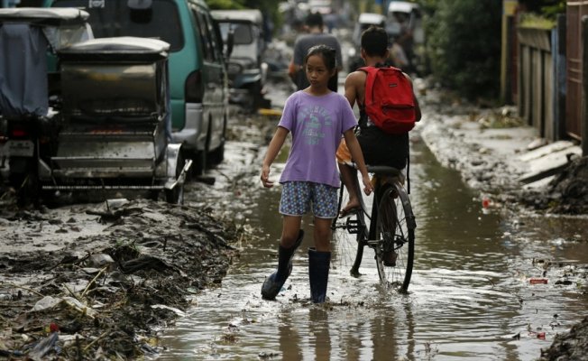 Filipinler tropik fırtına ve tayfunun etkisinde