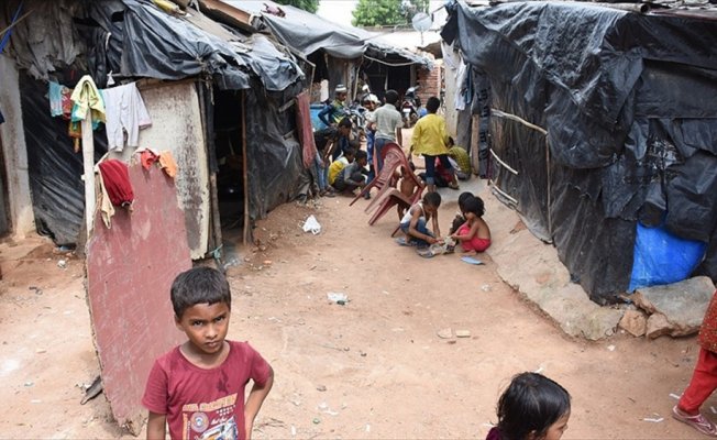 Hindistan'a giden Arakanlıların zorlu yaşam mücadelesi
