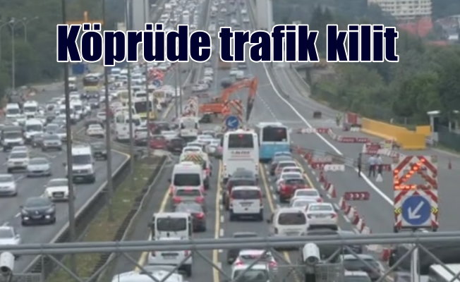 İstanbul'da trafik kilit Kuyruklar uzadıkça uzuyor