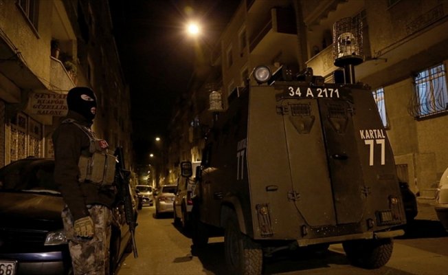 İstanbul'da DEAŞ'a ait 15 adrese baskın: 74 gözaltı