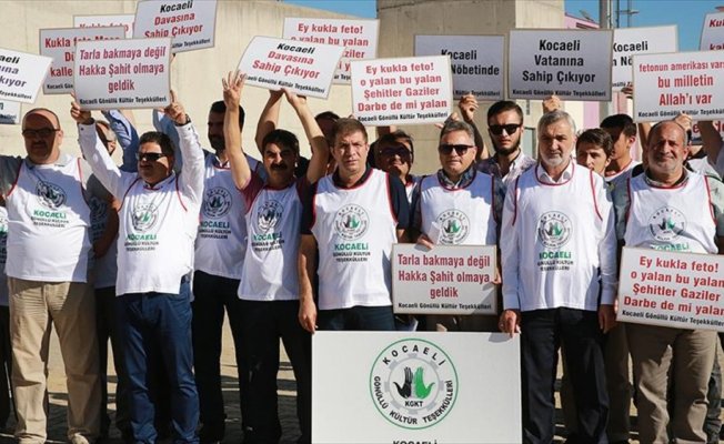 Kocaeli'de FETÖ sanıklarına protesto