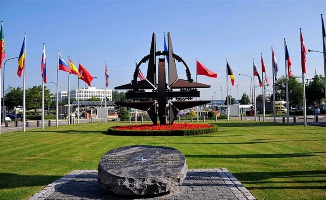 NATO nükleer silahlarından vazgeçmeyecek