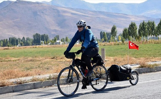 'Bisikletli kütüphaneci' komşu ildeki çocuklara da ulaşıyor