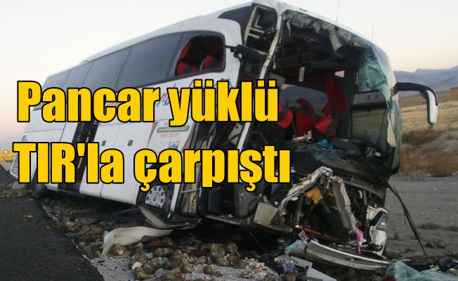 Diyarbakır yolcu otobüsü, pancar yüklü TIR'la çarpıştı