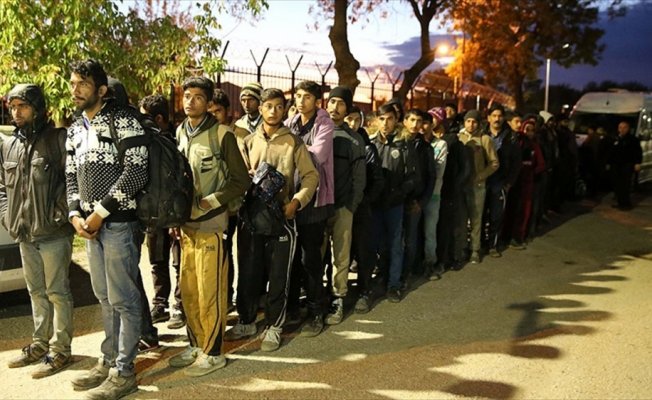 Edirne'de 200 kaçak ve sığınmacı yakalandı