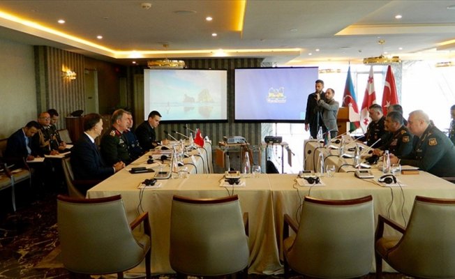 Genelkurmayı Başkanı Akar, Azerbaycan Savunma Bakanı ile görüştü