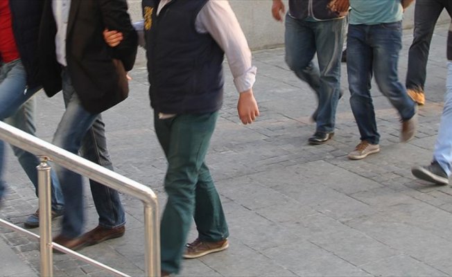 İzmir'de FETÖ operasyonu: 35 gözaltı