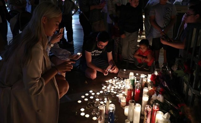 Las Vegaslılar saldırı kurbanlarını anıyor