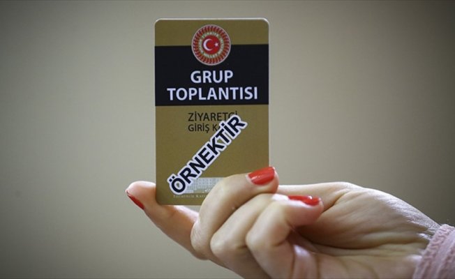Meclisteki grup toplantılarında ziyaretçilere özel kart