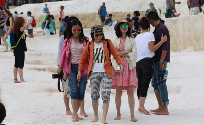 Pamukkale'de Çinli turist yoğunluğu yaşanıyor