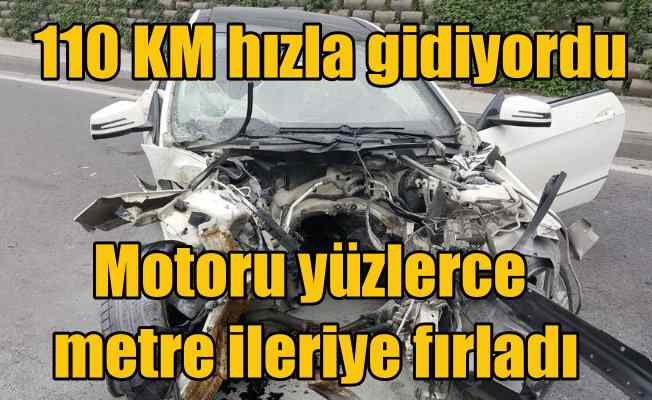 Esenler'de kaza: Lüks otomobilin motoru yüzlerce metre ileri fırladı