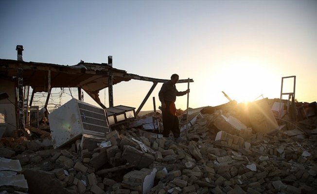 İran'da depremin en çok can aldığı kente yeterli yardım ulaşmadı