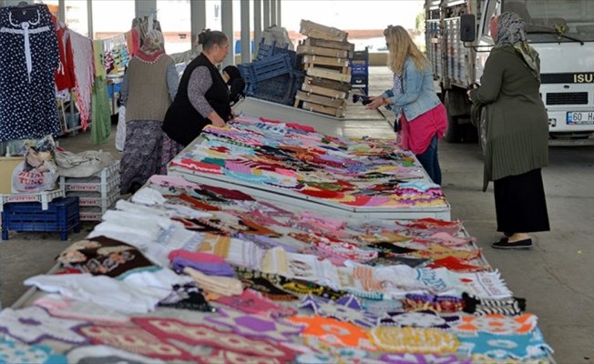 Kadınların emekleri 'Hanımeli Göz Nuru' pazarında