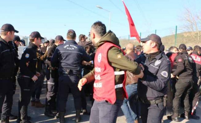 Ankara'ya yürümek isteyen işçileri polis dağıttı
