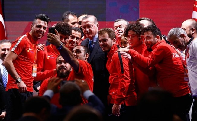 Cumhurbaşkanı Erdoğan 'Engelleri Aşanlar 2017' ödüllerini verdi