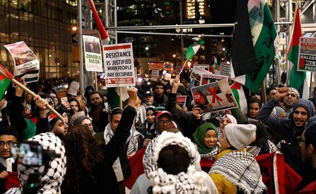 Times Meydanında binlerce kişi ABD'nin Kudüs kararını protesto etti