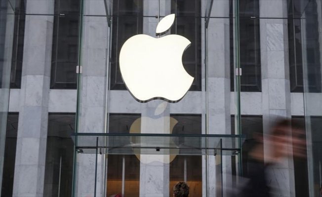 Paris'teki Apple mağazasına 'vergini öde' baskını