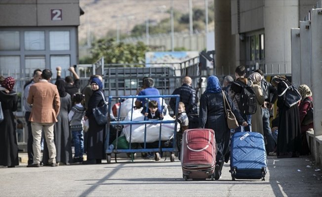 Türkiye'deki Suriyelilerden 75 bini ülkesine döndü