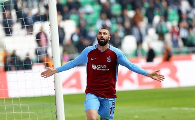 Burak Yılmaz, Trabzonspor'un geçen sezonki gol sayısını geçti